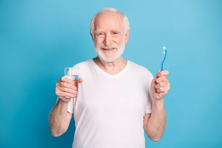 Foto principal de Higiene dental del anciano