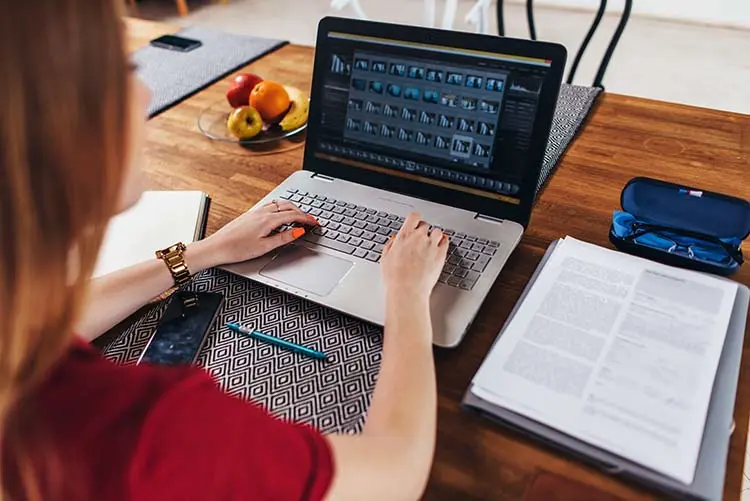 Foto principal de Cuidados para el trabajo con el ordenador y otros dispositivos electrónicos