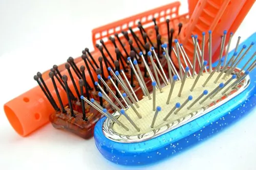 Higiene del cabello del anciano encamado